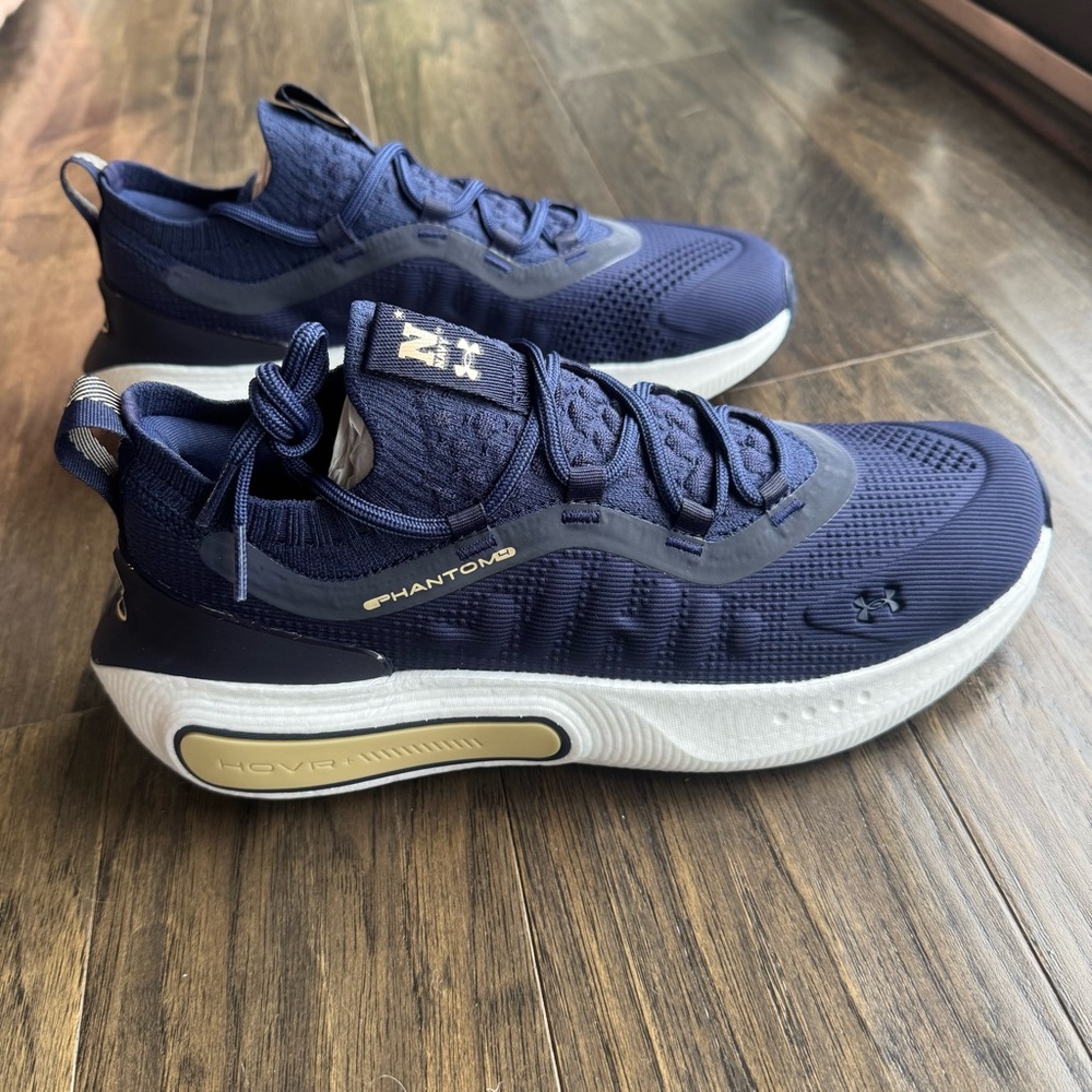 Brand New UA Phantom 4 Collegiate Men’s 9 / Women’s 10.5 - USNA